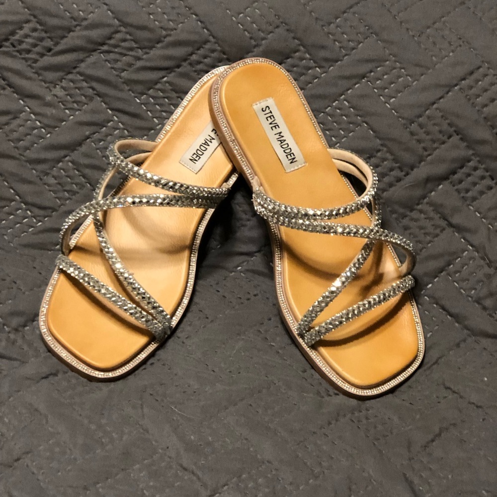 Steve Madden‘s women’s spice bling sandals